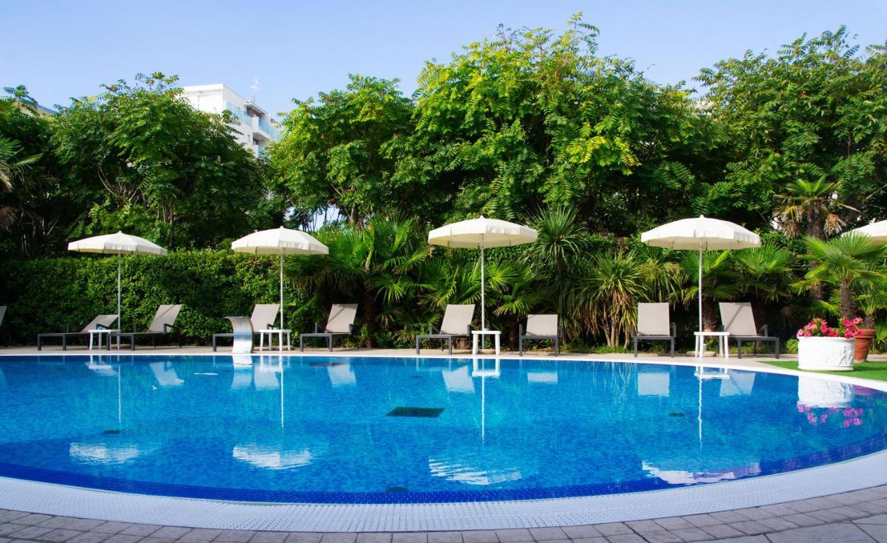 Hotel Helios Lido di Jesolo Bagian luar foto