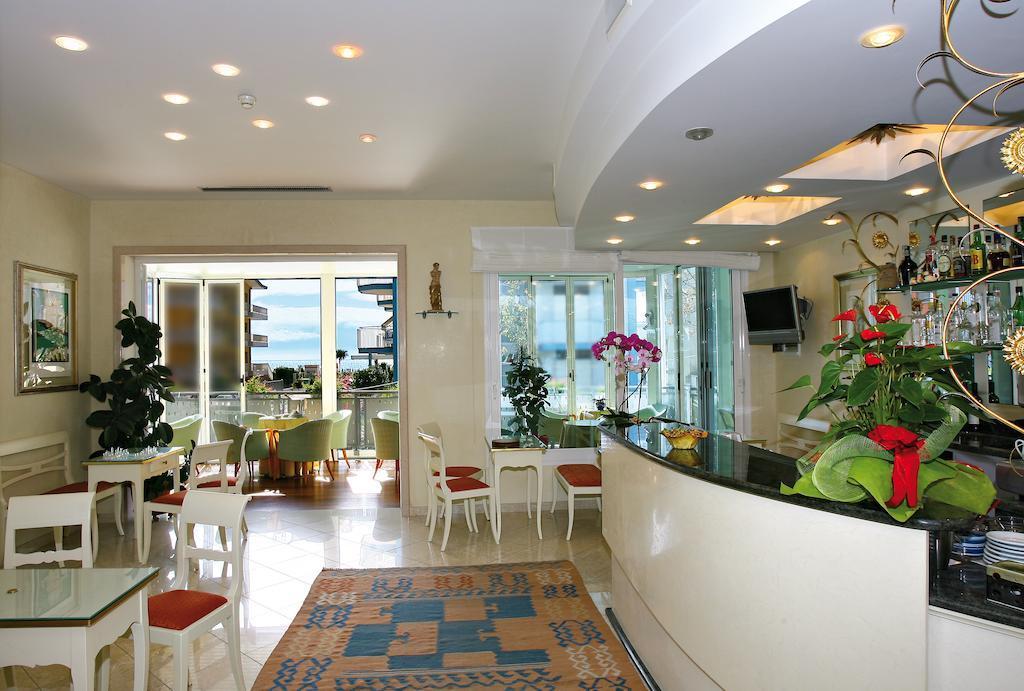 Hotel Helios Lido di Jesolo Bagian luar foto