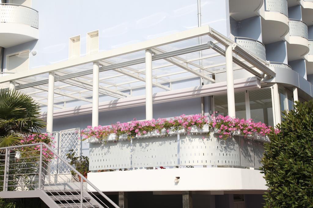Hotel Helios Lido di Jesolo Bagian luar foto