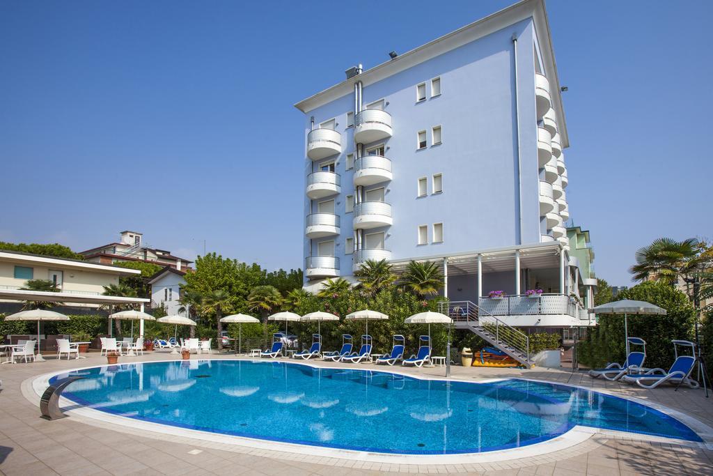 Hotel Helios Lido di Jesolo Bagian luar foto
