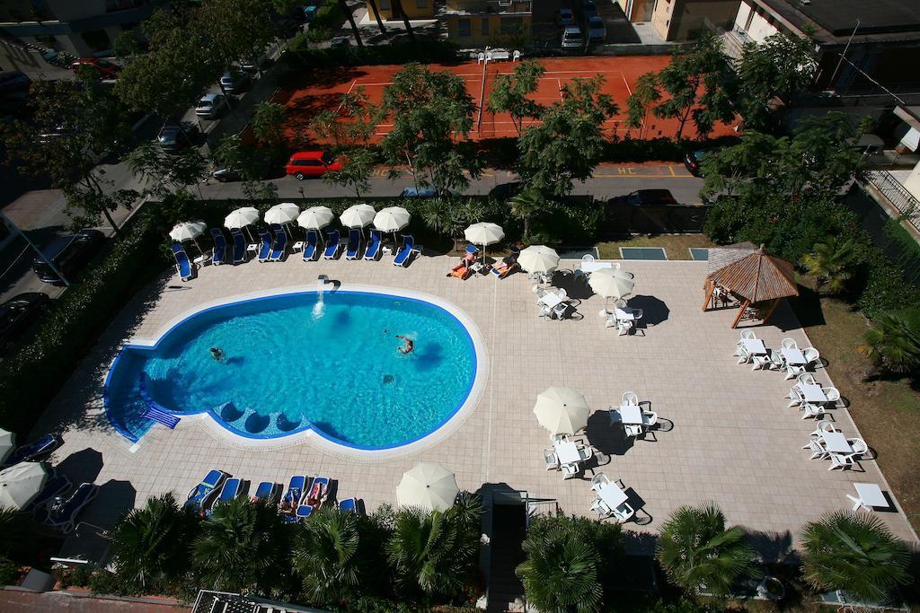 Hotel Helios Lido di Jesolo Bagian luar foto