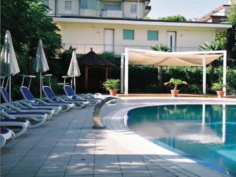 Hotel Helios Lido di Jesolo Bagian luar foto
