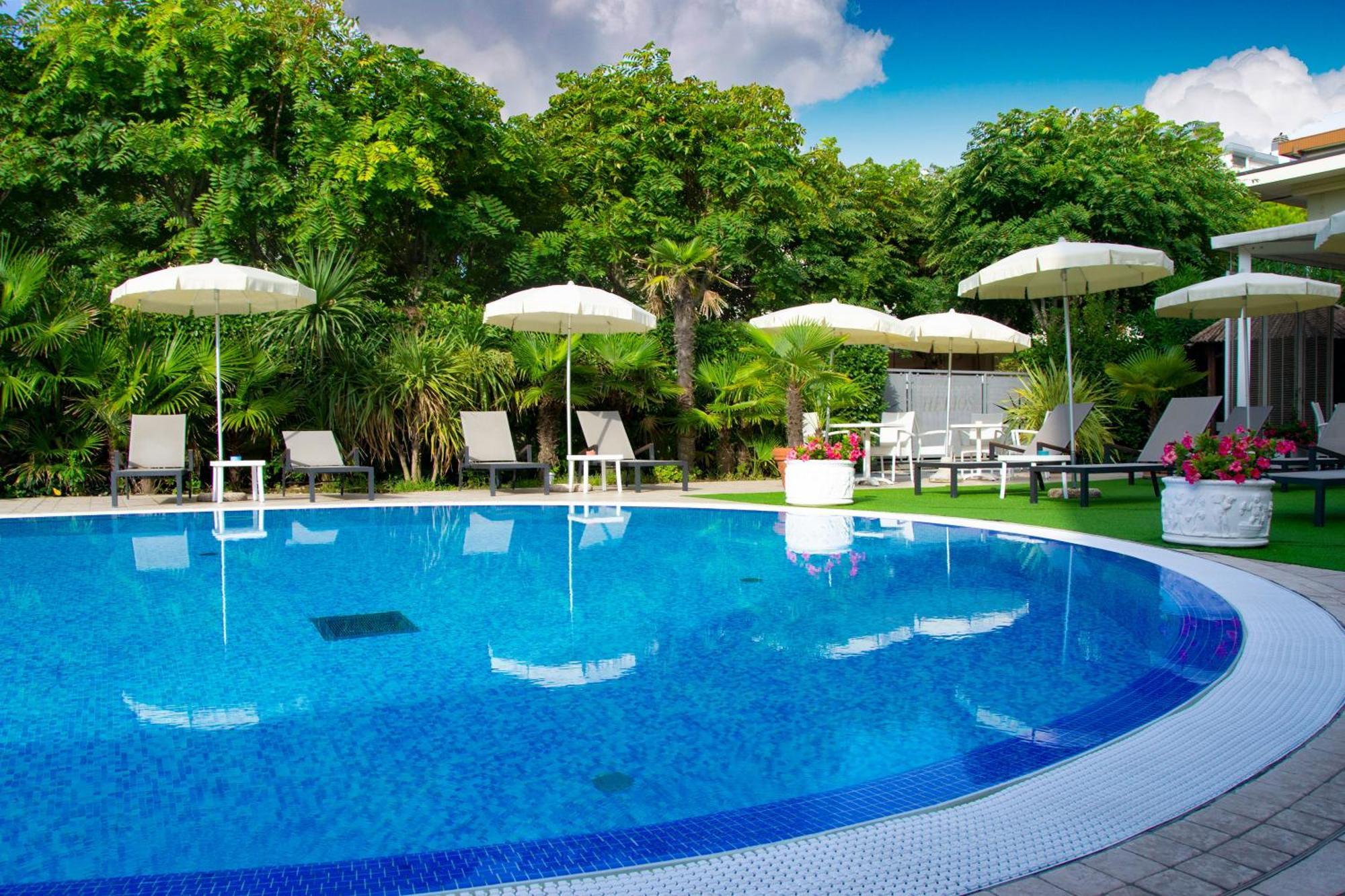 Hotel Helios Lido di Jesolo Bagian luar foto