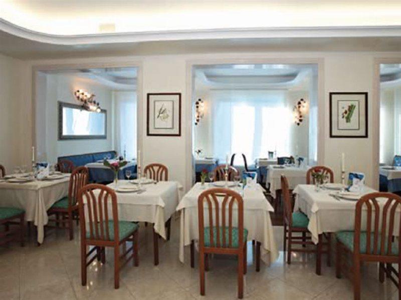 Hotel Helios Lido di Jesolo Bagian luar foto