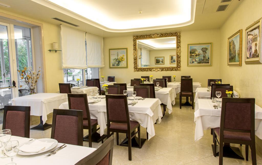 Hotel Helios Lido di Jesolo Bagian luar foto