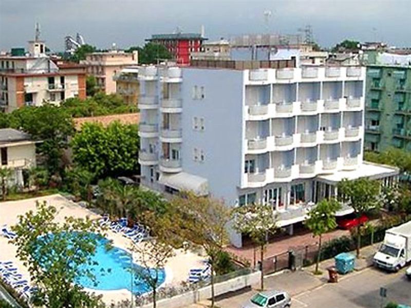 Hotel Helios Lido di Jesolo Bagian luar foto
