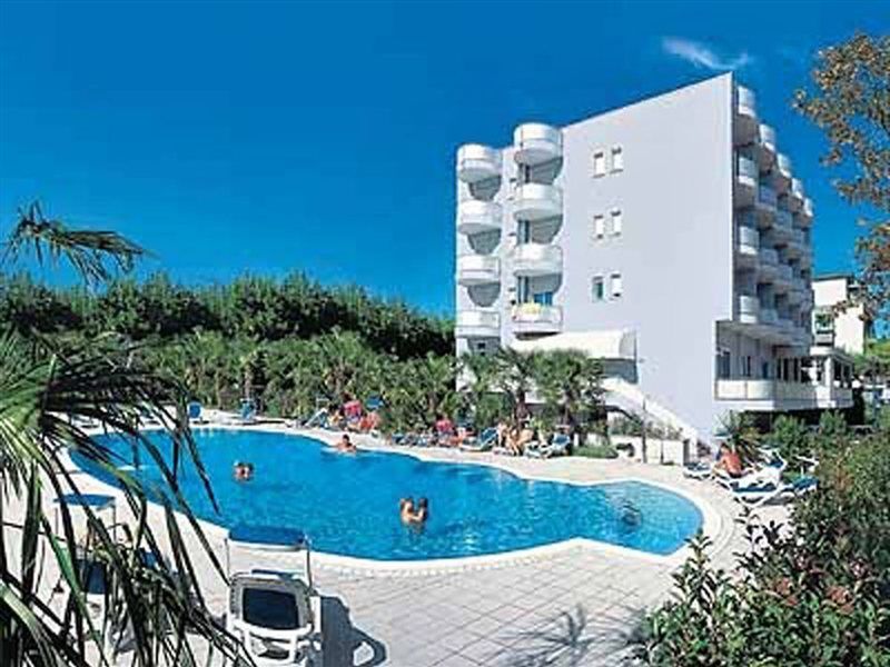 Hotel Helios Lido di Jesolo Bagian luar foto