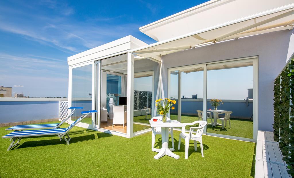 Hotel Helios Lido di Jesolo Bagian luar foto