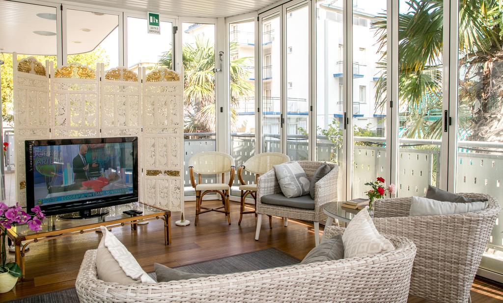 Hotel Helios Lido di Jesolo Bagian luar foto