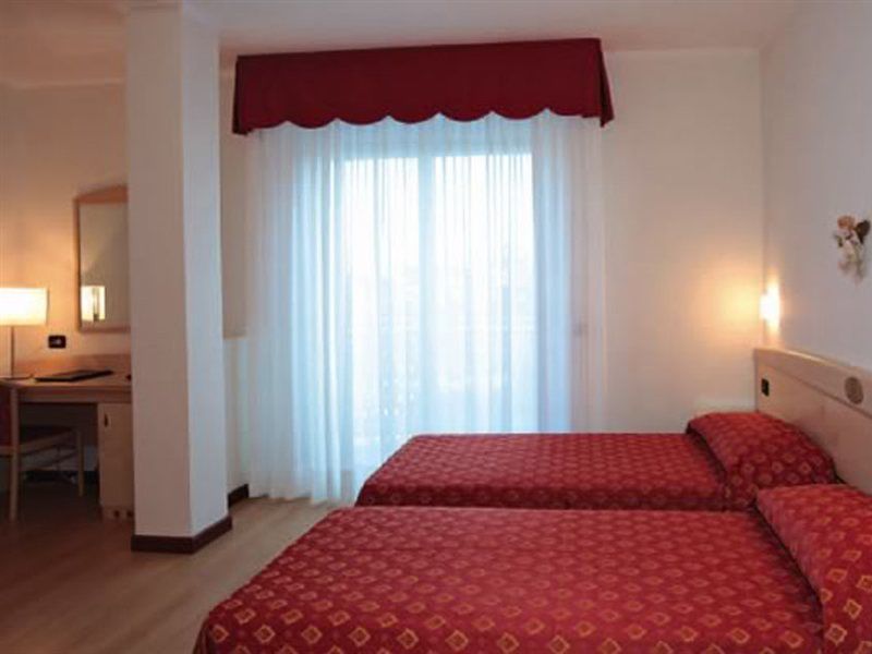 Hotel Helios Lido di Jesolo Bagian luar foto