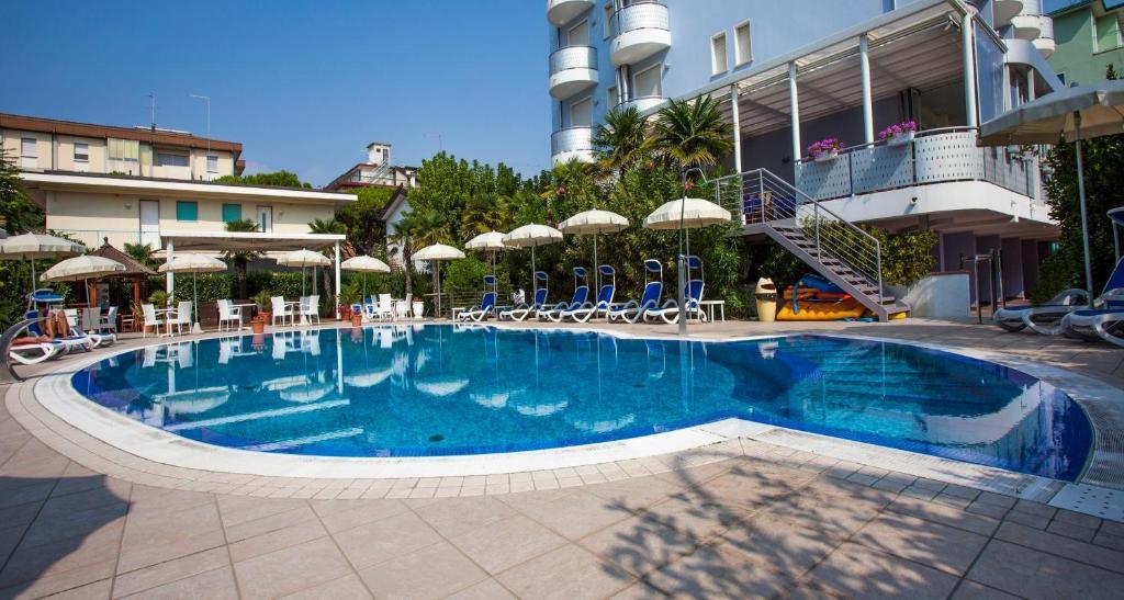 Hotel Helios Lido di Jesolo Bagian luar foto