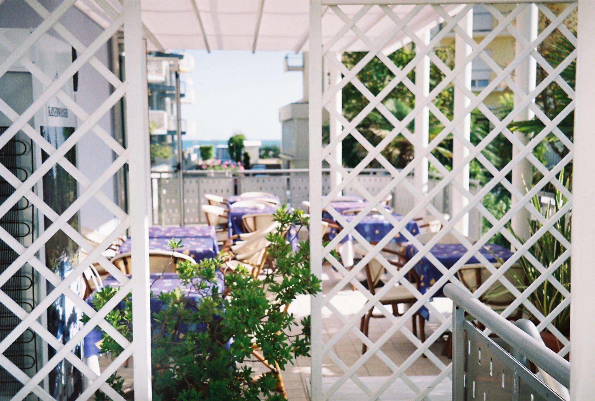 Hotel Helios Lido di Jesolo Bagian luar foto