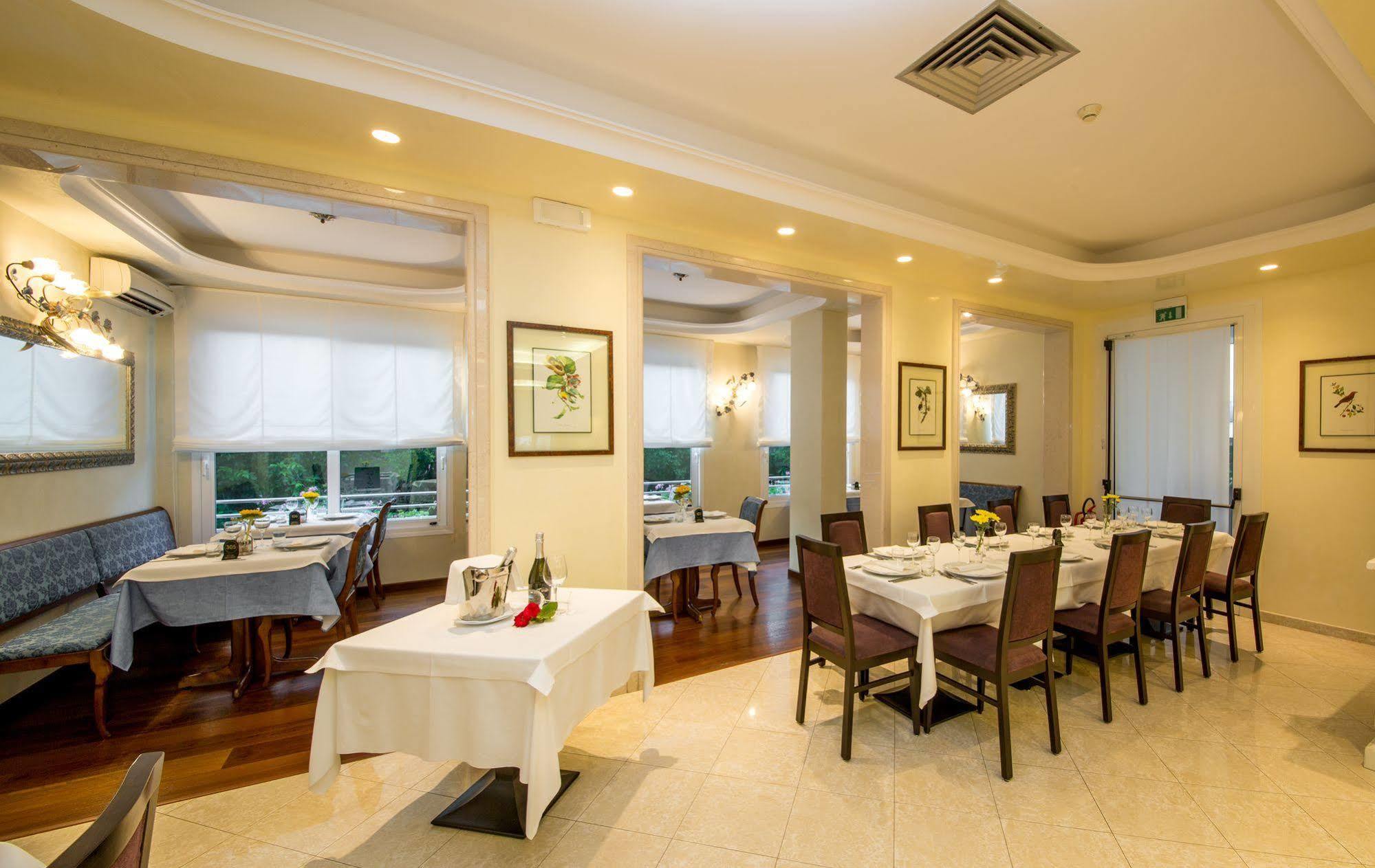 Hotel Helios Lido di Jesolo Bagian luar foto