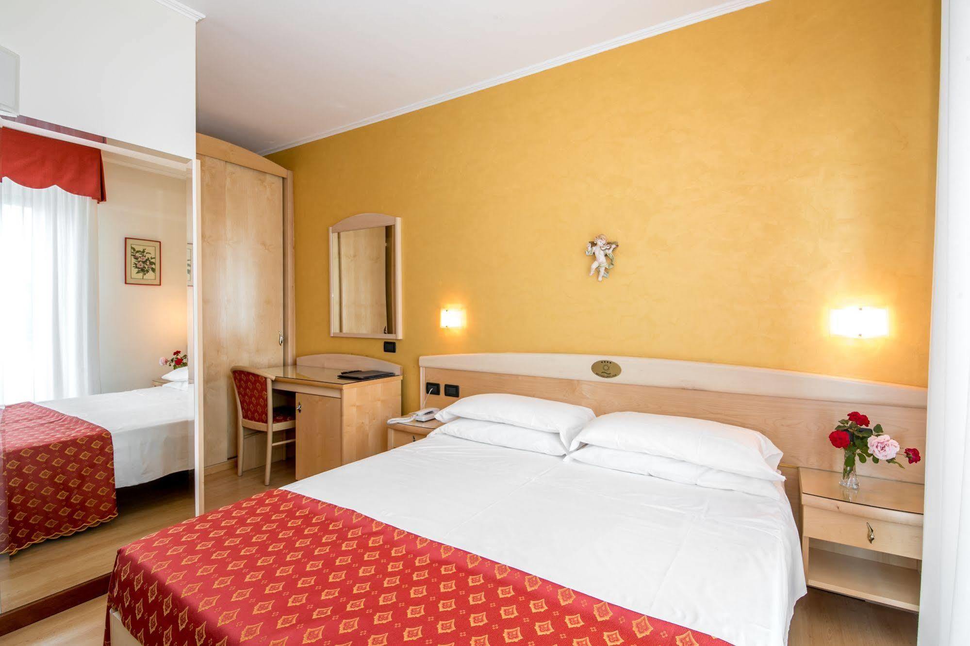 Hotel Helios Lido di Jesolo Bagian luar foto